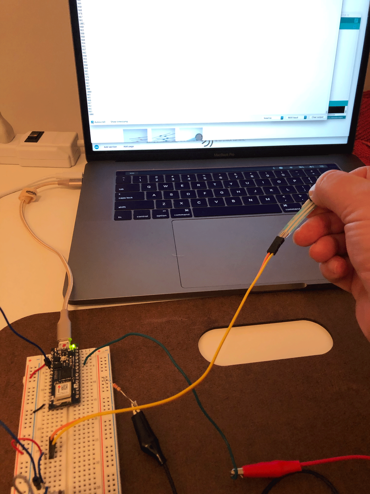 Using the Arduino Serial Monitor to Detect Analog Input.