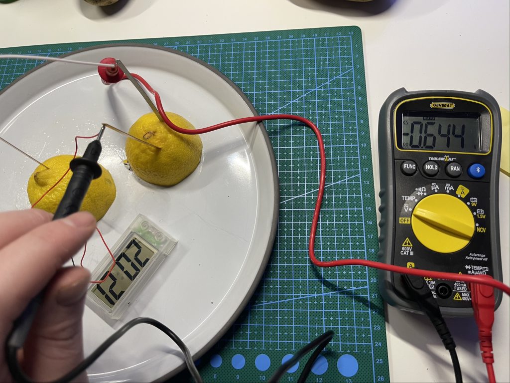 Lemon Clock with the Multimeter